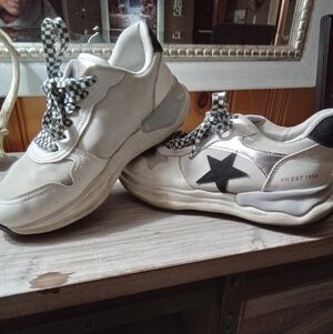 Vintage Havana White and Black Athletic Shoes. Lace Up, Womens Size 7.